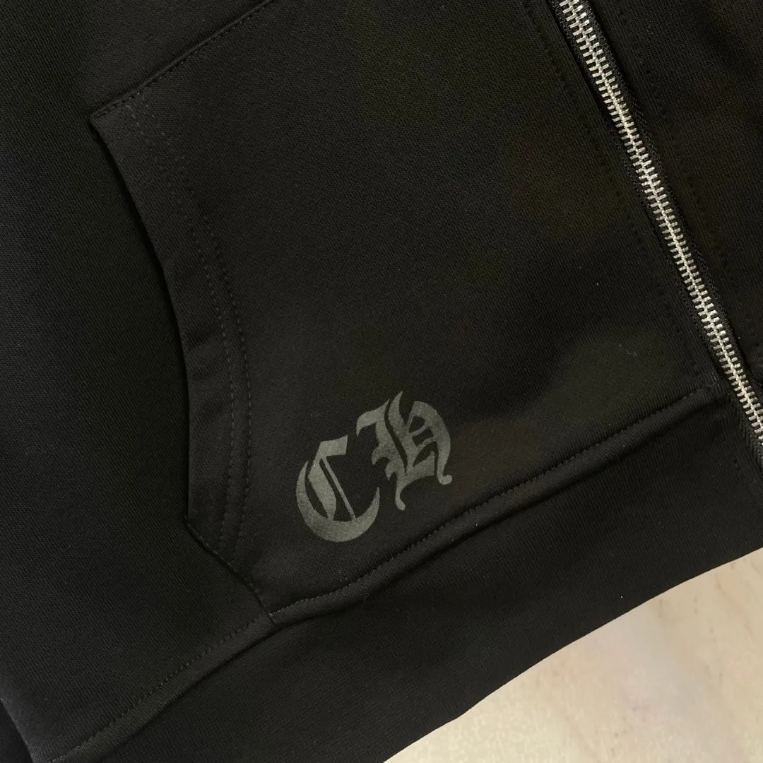 KL 🔘 𝐂𝐡𝐫𝐨𝐦𝐞 𝐇𝐞𝐚𝐫𝐭 CH 16019 1:1 ， ， Same Style oversize ， ！ ， ， ， Breathable ， ， 、 hold 。 ： ， 、 ， ， ； ， ， 。 oversize ， ， ， ， ， ！ Size：S M L XL ：Black White
